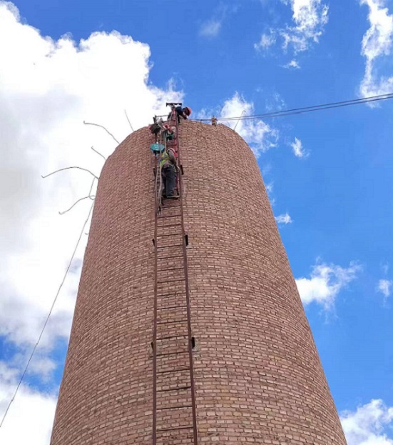 文登煙囪拆除:技術領先,服務至上,為環保貢獻力量